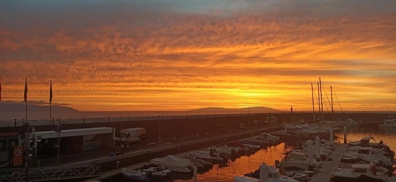 Los Gigantes Marina, Water Front Acantilado de los Gigantes